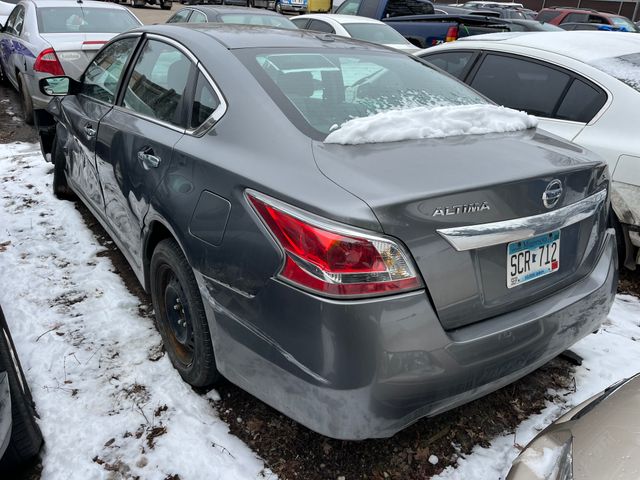 2015 NISSAN Altima photo 3 of 5