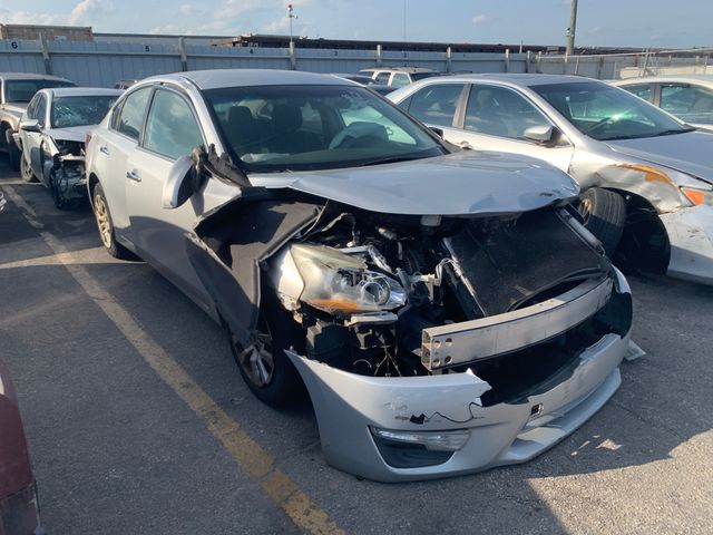 2014 NISSAN Altima photo 2 of 6
