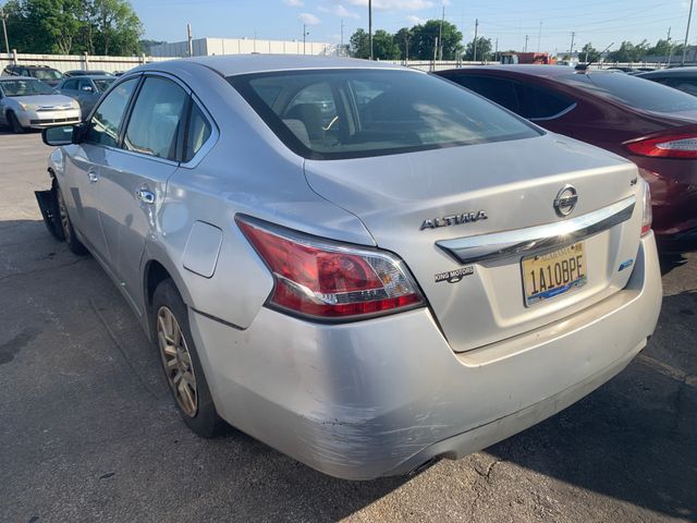 2014 NISSAN Altima photo 5 of 6