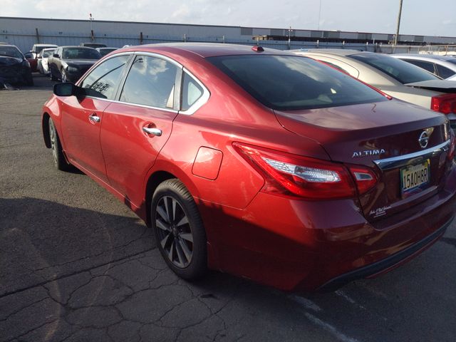 2017 NISSAN Altima photo 4 of 5