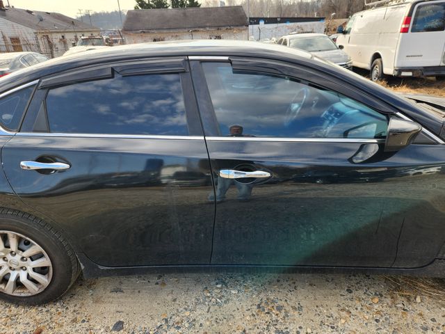 2015 Nissan Altima photo 5 of 22