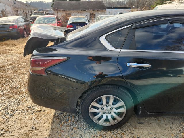 2015 Nissan Altima photo 6 of 22