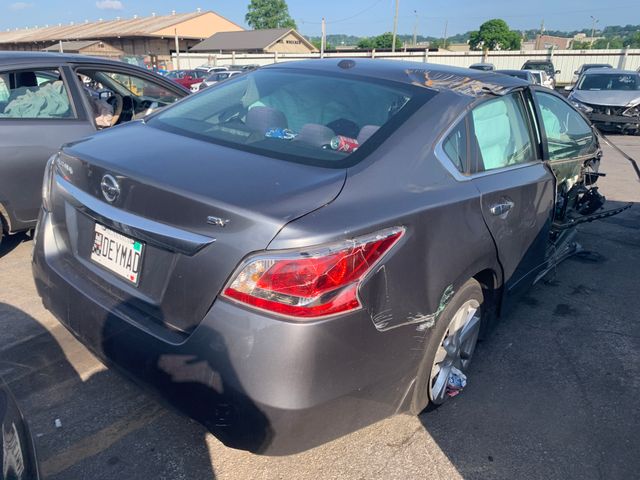 2015 NISSAN Altima photo 3 of 4
