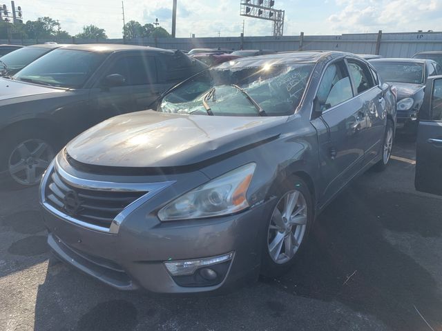 2015 NISSAN Altima photo 1 of 4