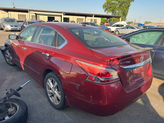 2015 NISSAN Altima photo 4 of 5