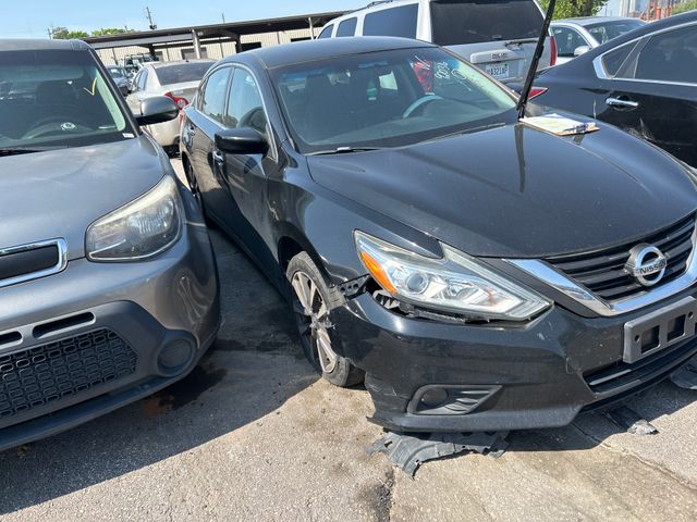 2017 NISSAN Altima photo 2 of 4
