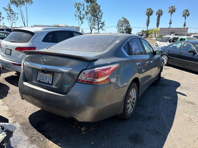 2014 Nissan Altima photo 3 of 5