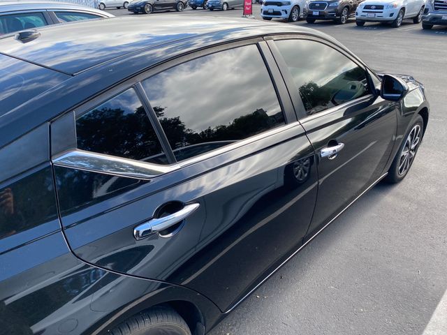 2020 NISSAN Altima photo 12 of 20
