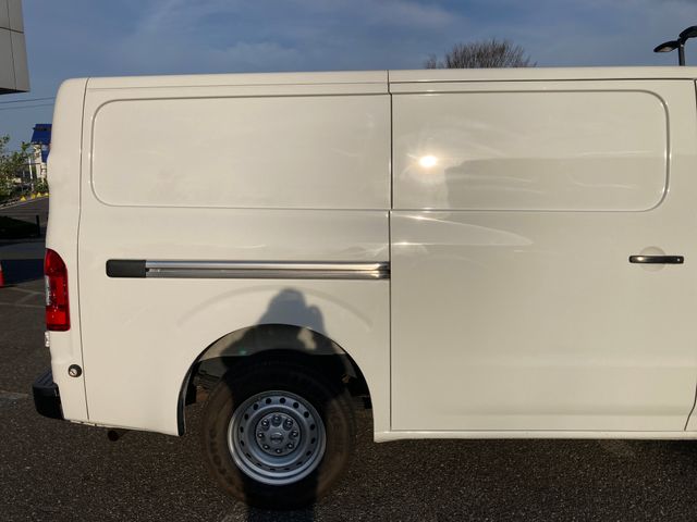 2021 NISSAN NV photo 7 of 14