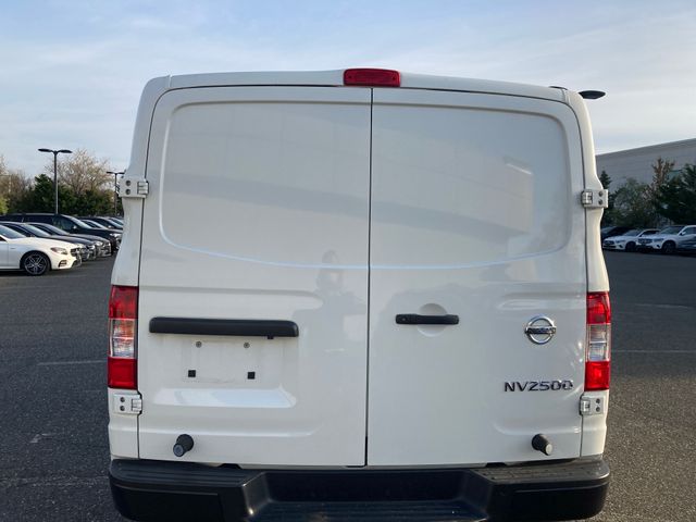 2021 NISSAN NV photo 4 of 14