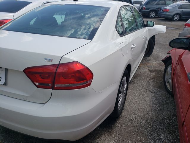2014 VOLKSWAGEN Passat photo 4 of 9