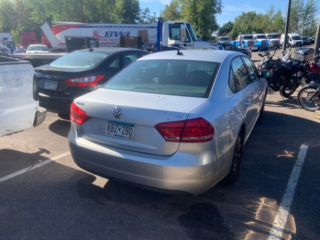 2014 VOLKSWAGEN Passat photo 2 of 4