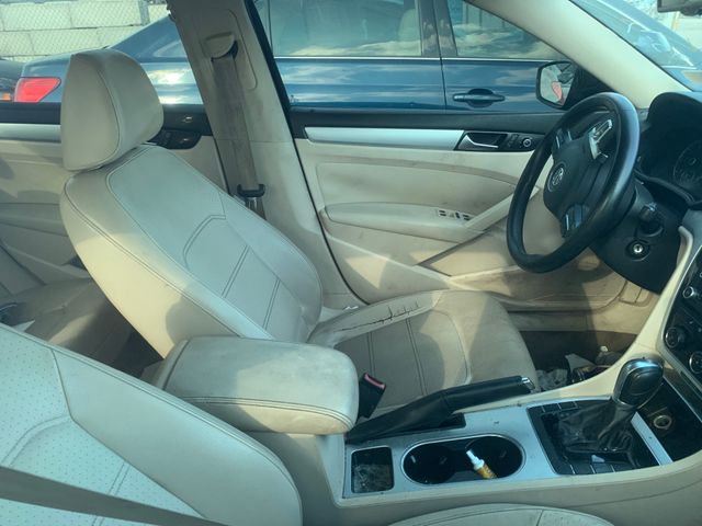 2013 VOLKSWAGEN Passat photo 3 of 6