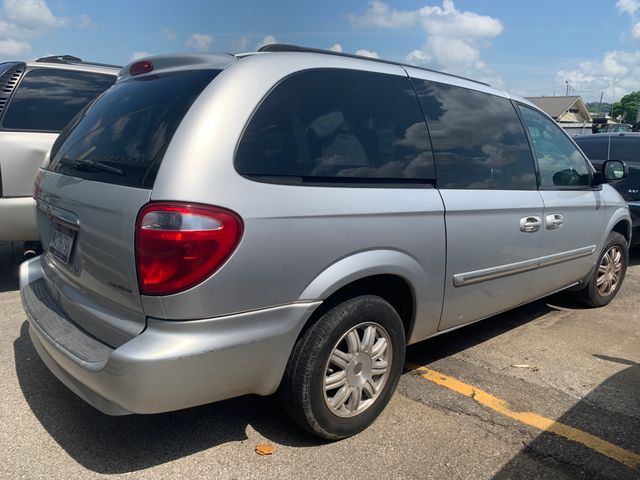2007 CHRYSLER Town and Country photo 4 of 6