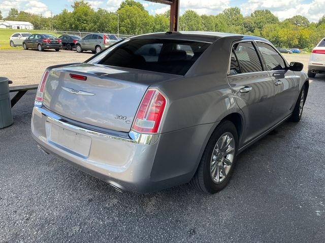 2013 CHRYSLER 300 photo 4 of 12