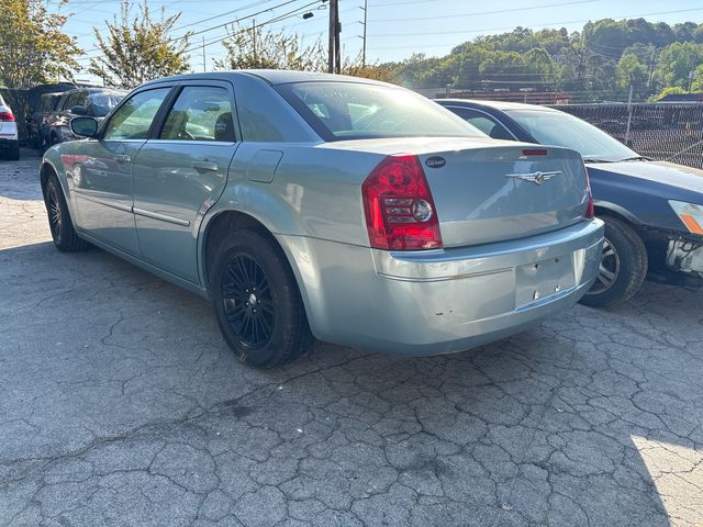 2009 CHRYSLER 300 photo 2 of 4
