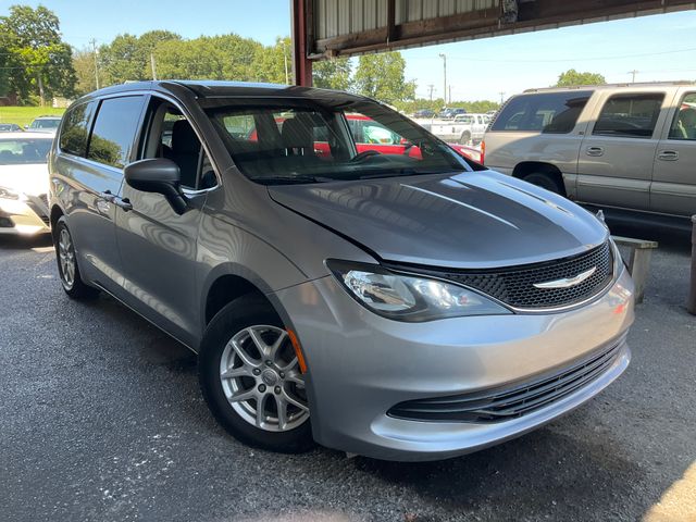 2017 CHRYSLER Pacifica photo 3 of 13