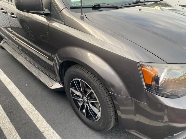 2016 DODGE Grand Caravan photo 13 of 20