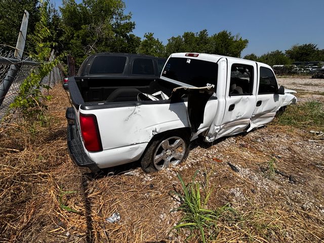 2005 CHEV Silverado photo 4 of 4