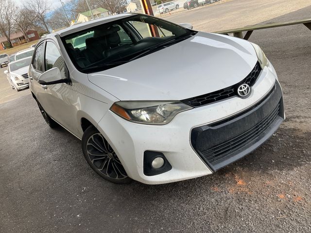 2015 TOYOTA Corolla photo 3 of 13