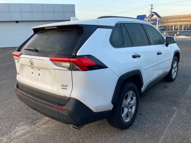 2021 Toyota RAV4 photo 4 of 11