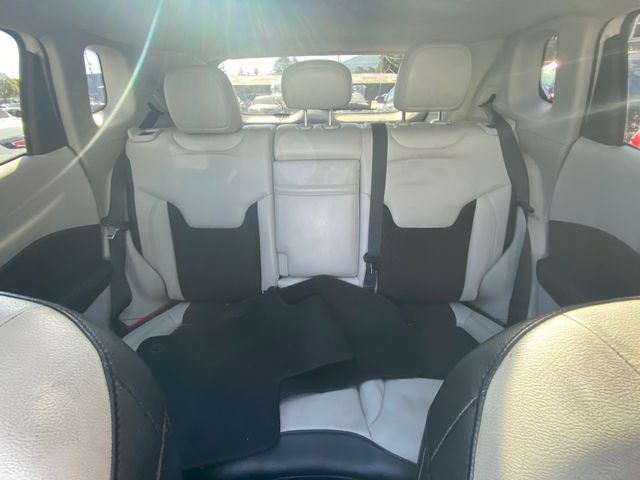 2019 Jeep Compass photo 17 of 19