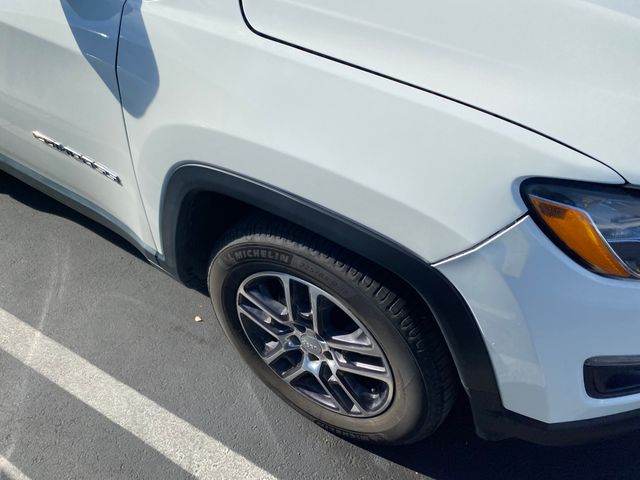 2019 Jeep Compass photo 13 of 19