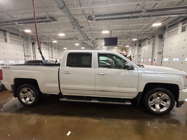 2017 CHEVROLET Silverado photo 4 of 8
