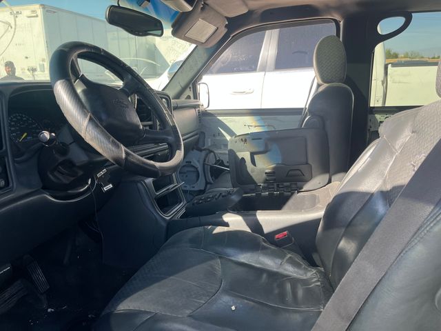 2002 Chevrolet Avalanche photo 3 of 6