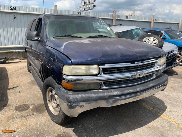 2002 CHEVROLET Suburban photo 2 of 6