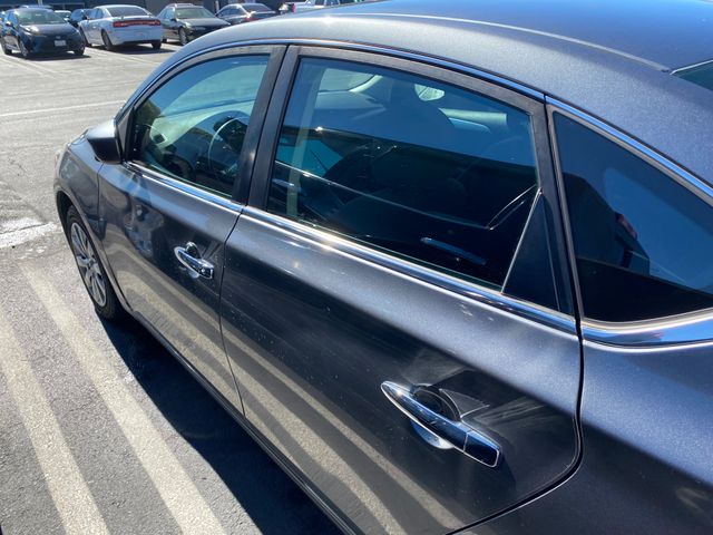 2019 Nissan Sentra photo 8 of 23