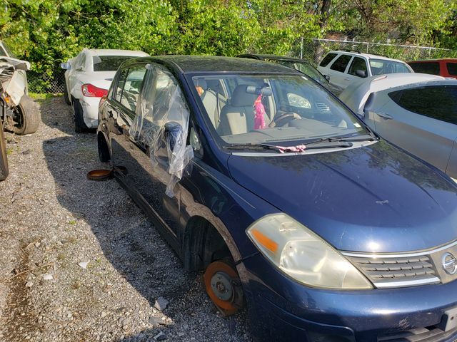 2008 NISSAN Versa photo 3 of 8