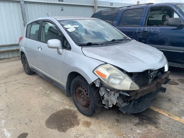 2008 NISSAN Versa photo 2 of 5