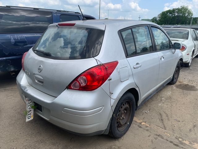 2008 NISSAN Versa photo 3 of 5