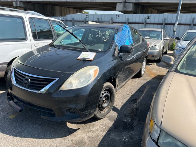 2012 NISSAN Versa photo 1 of 4