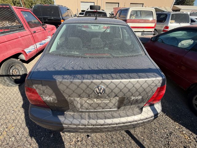 2003 VOLKSWAGEN Jetta photo 3 of 11