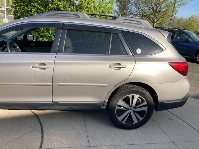 2018 SUBARU Outback photo 3 of 14