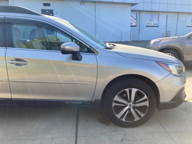 2018 SUBARU Outback photo 7 of 14