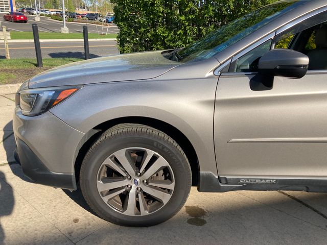 2018 SUBARU Outback photo 2 of 14