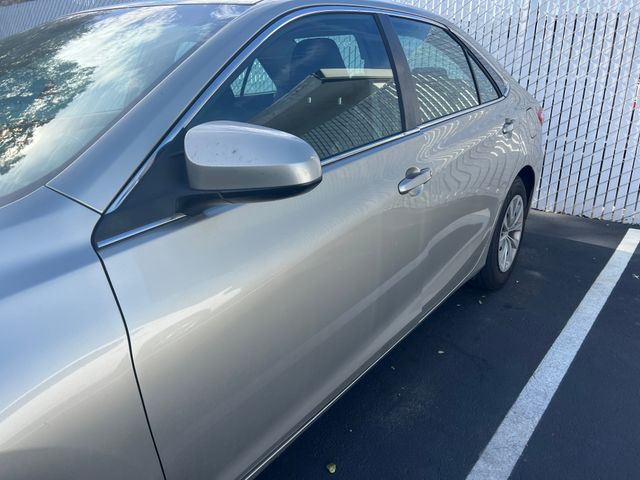 2015 Toyota Camry photo 4 of 16