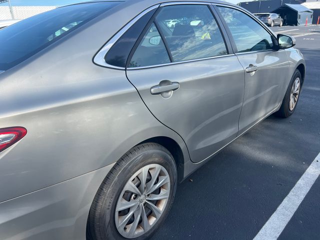 2015 Toyota Camry photo 7 of 16