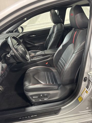 2020 Toyota Avalon photo 6 of 8