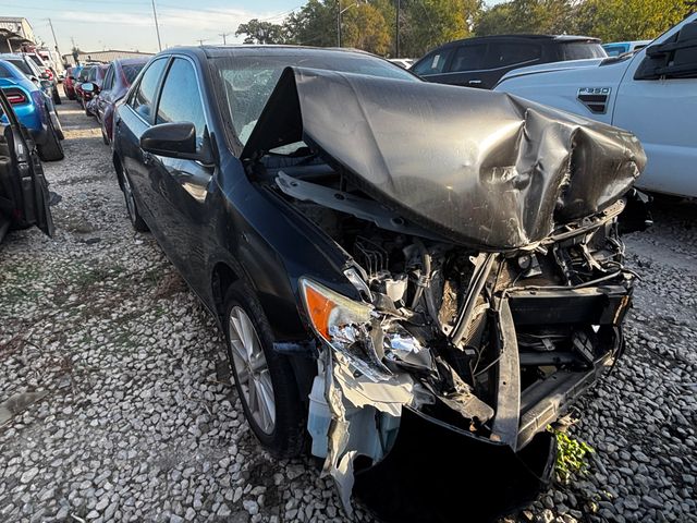2013 TOYT Camry photo 2 of 4