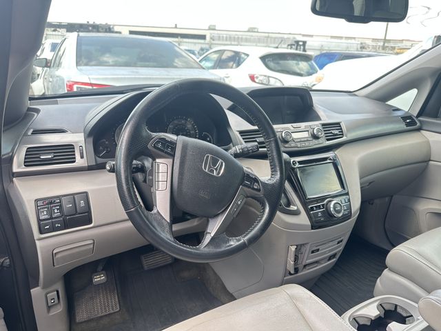2015 HONDA Odyssey photo 6 of 10