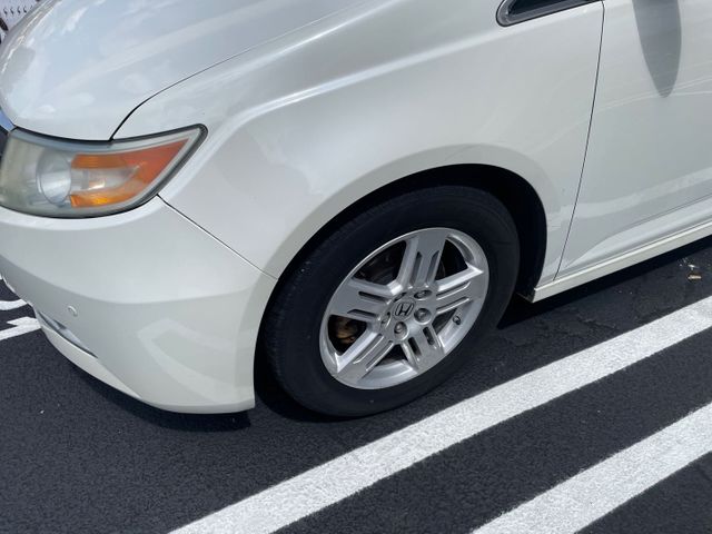 2013 Honda Odyssey photo 2 of 14