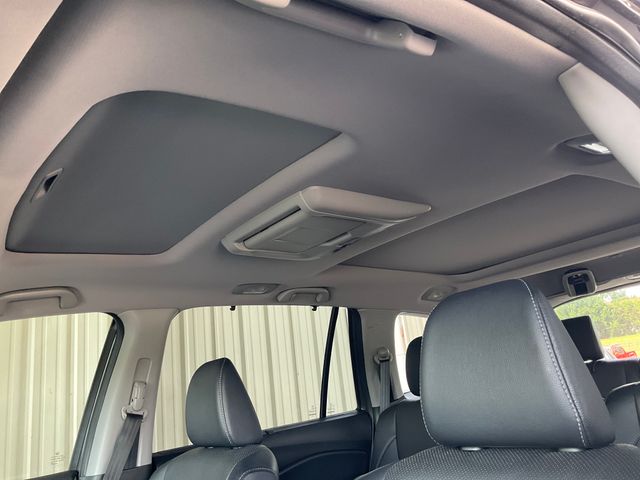 2017 HONDA Pilot photo 10 of 16