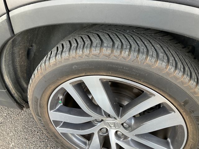 2017 HONDA Pilot photo 7 of 16