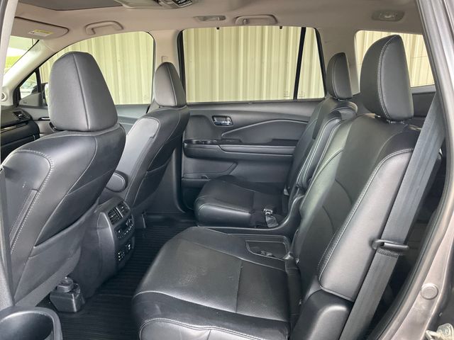 2017 HONDA Pilot photo 13 of 16