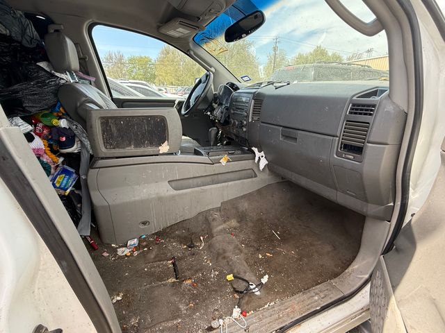 2004 NISSAN Armada photo 4 of 9