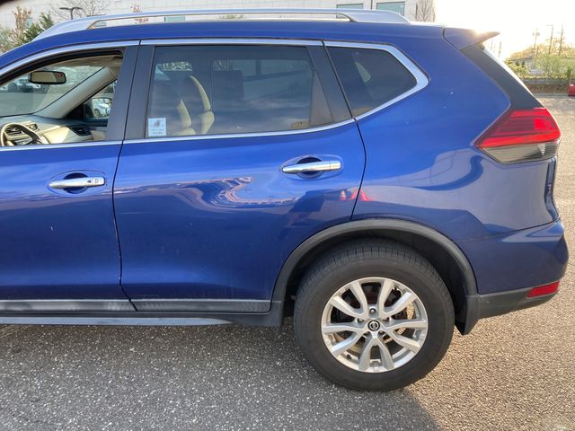 2017 Nissan Rogue photo 3 of 14